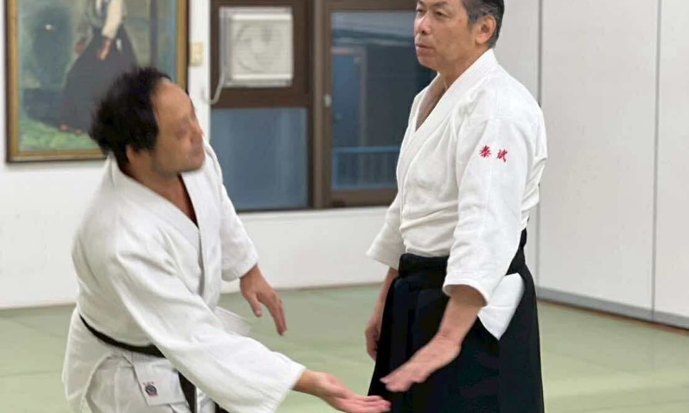 合気道をする山口先生と芳原雅司